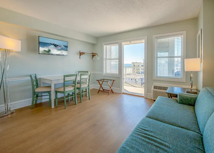 Commander Hotel & Suites